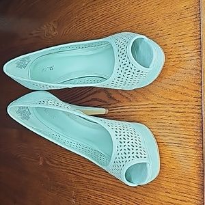 Apt 9 Perforated open toe platform heel pump